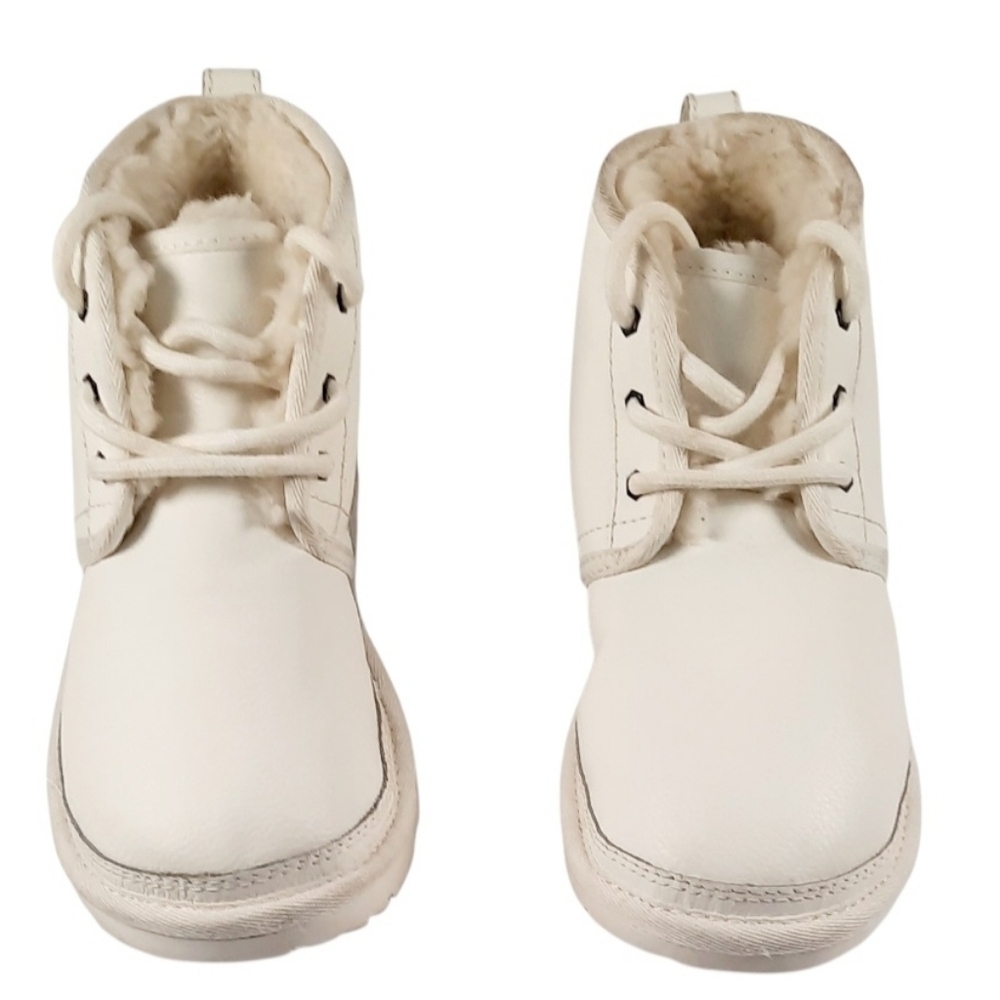 UGG Kids' Neumel II Leather Boots. / white/ Size 2Y EUC - Picture 3 of 5
